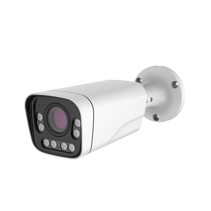 How does an auto zoom camera ensure image stability during dynamic tracking shooting?